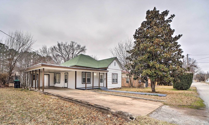 Tahlequah Casa | Tahlequah Home Half Mi to Northeastern State