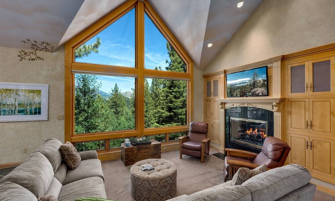 Country Club Estates Casa | Alquiler de lujo en South Lake Lake Tahoe con preciosas vistas a la montaña