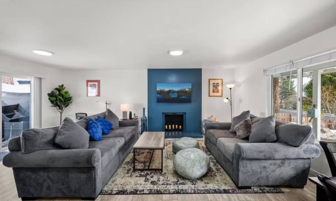 Tahoe City Apartamento | Tahoe Getaway across from Lake!