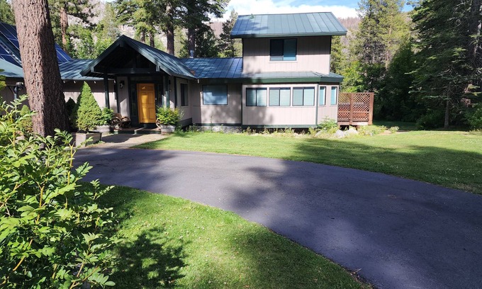 Christmas Valley Casa | Tahoe River House with Hot Tub on private two riverfront acres