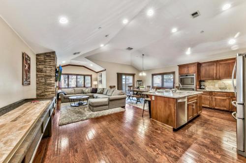 South Lake Tahoe Villa | Tahoe Woods 603 at Stateline - Shuffle board Pet Friendly AC