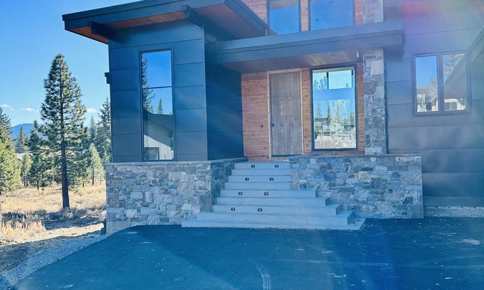 Truckee Casa | Tahoe’s Schaffer’s Mill property for ski trips, summer or family fun.