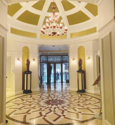 Cape Town City Centre Apartamento | Taj Hotel Cape Town - luxury 5 star suites - very spacious with kitchenette, Lions Head views