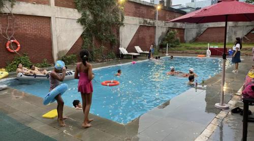 Agra Casa | Taj Waves - Royal Pool Paradise Retreat