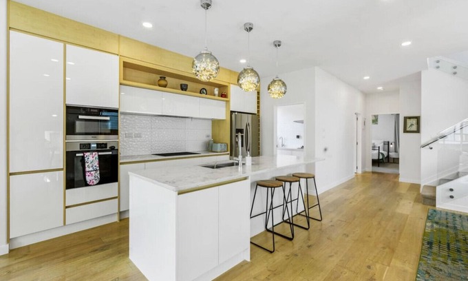Hauraki Casa | Taka Retreat near Beach with Parking and Patio