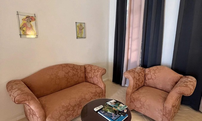 Port Antonio Apartamento | Take a boat tour or kayak to Navy Island! 3 Suites w/ FREE Parking & Breakfast!