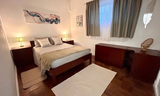 Braga Apartamento | Tómate un descanso y relájate en nuestra encantadora casita.