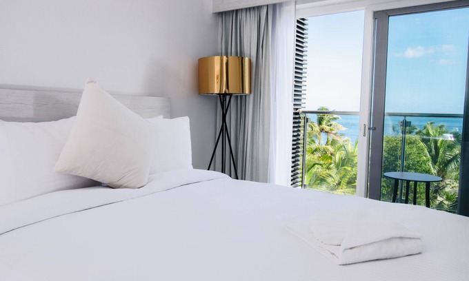San Pedro Hotel | Take in the stunning view of the barrier reef in our ocean-view studio!