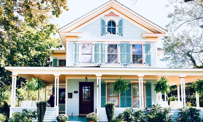 Clinton Casa | Take it easy at this unique and tranquil getaway where history meets luxury.