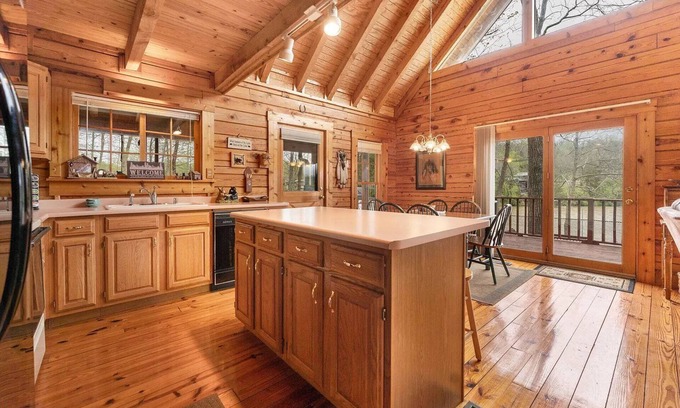 Sparta Cabina | Take it easy at this unique, tranquil, and shorefront getaway.