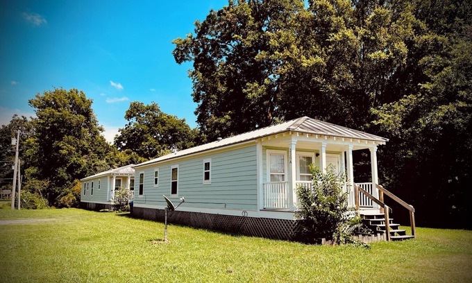 Lyon Casa | Take it easy in the heart of the Delta! Come visit us in the Home of the Blues!
