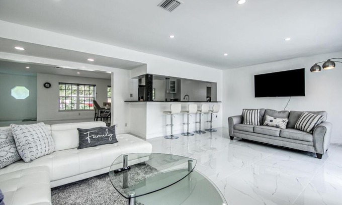 Fort Lauderdale Casa | Take Me to the River - 1930 NW 32nd St