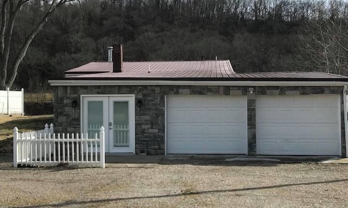 Zanesville Casa | Take Me To The River!