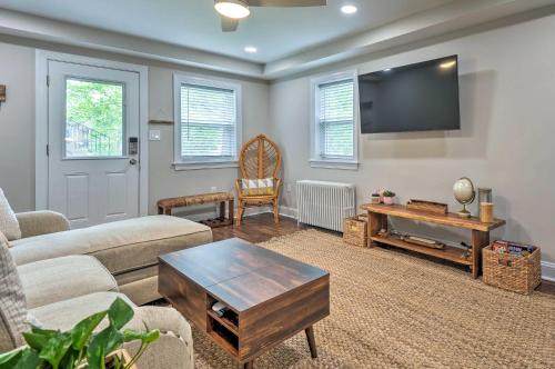 Takoma Park Apartamento | Takoma Park Apt with Wood Fire Pit Less Than 8 Mi to DC