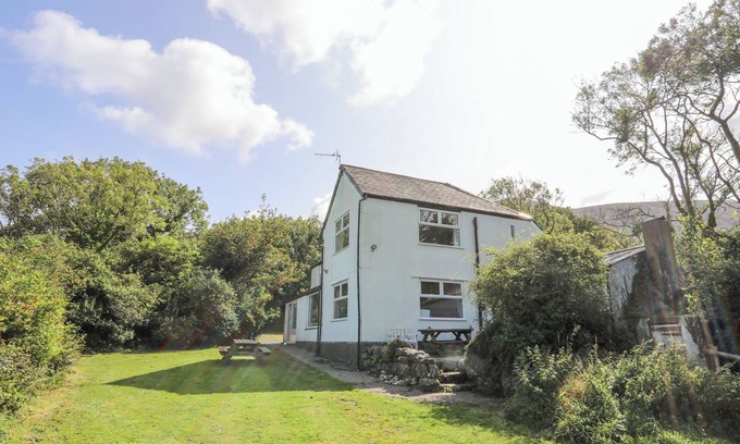 Rhyd-y-clafdy Cabaña | TAL ERYR, pet friendly, country holiday cottage in Trefor