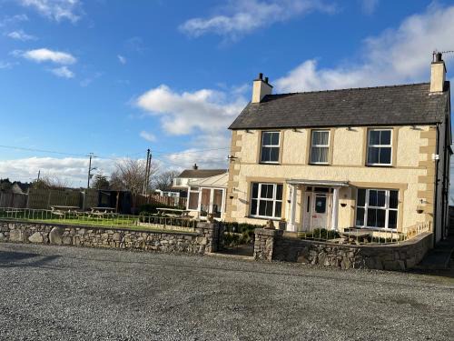 Dwyran Cama Y Desayuno | Taldrwst farmhouse guest house