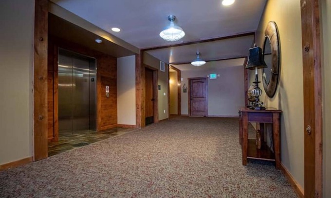 Kellogg Apartamento | Tall ceiling, high-end furnishings, great view