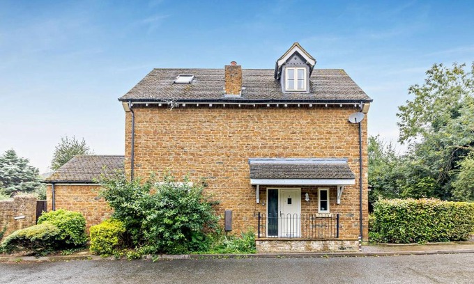 Bloxham Casa | Tall Trees. Luxury North Cotswold cottage