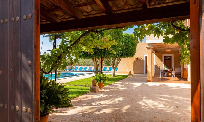 S'alqueria Blanca Casa | Tallador for 10 in S' Alqueria Blanca, beautiful garden with pool, air conditioning and wifi