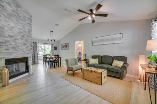 Tallahassee Casa | Tallahassee Home with Private Deck 4 Mi to Downtown