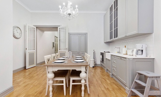 Old Town Apartamento | Tallinn’s Old Town Elegance: High Ceilings & Timeless Charm