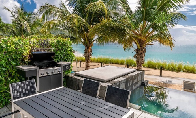 Fryes Beach Complejo | Tamarind Hills Resort - Beach House 5