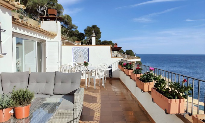 Tamariu Apartamento | Tamariu Platja · Penthouse on Passeig del Mar.