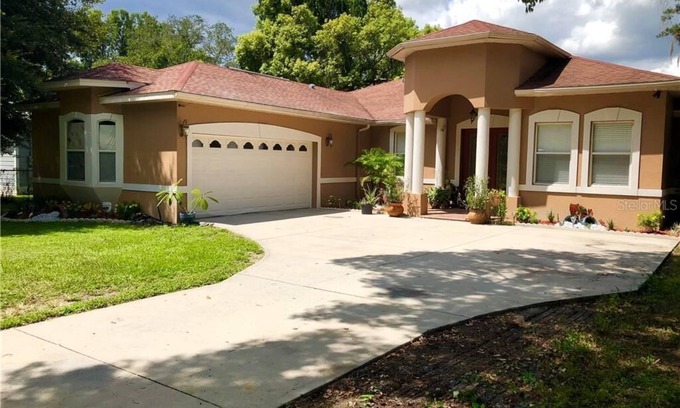 Lake Magdalene Casa | Tampa Bay Perfect location for a safe vacation! 5 bedrooms, ,3.5 bath ,sleeps14