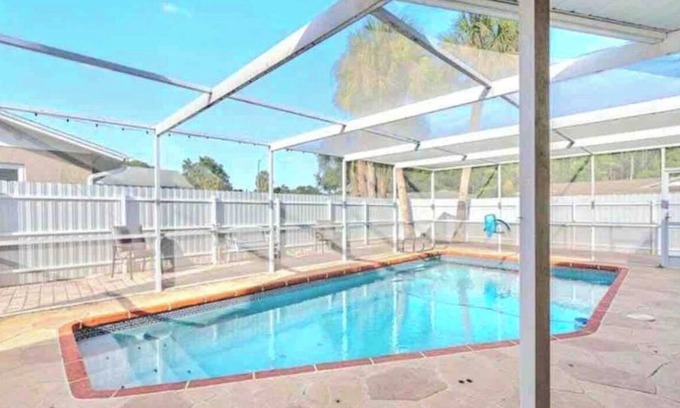 Greater Northdale Casa | Tampa Home w BBQ patio pool /5 Beds /9 Guests