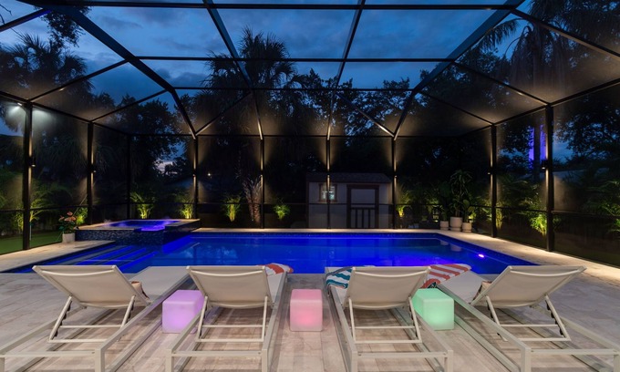 Old Seminole Heights Casa | Tampa Outdoor Family Fun/Pool/Spa/Grill/Mini Golf/Games