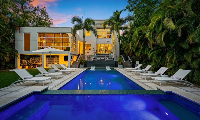 Ballast Point Casa | Tampa's #1 Rated Private 1 Acre Luxury Estate- Stunning Pool Spa-Best Location!