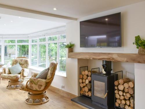 Dinas Casa | Tan Yr Ardd Bach