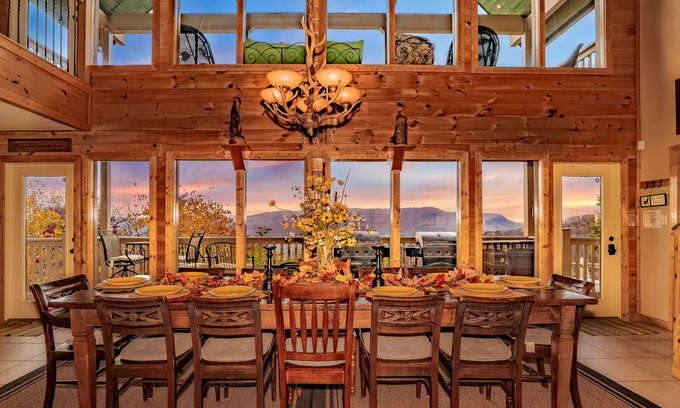 Gatlinburg - Pigeon Forge Cabina | Tanasi Lodge - Weddings - Retreats - Gathering