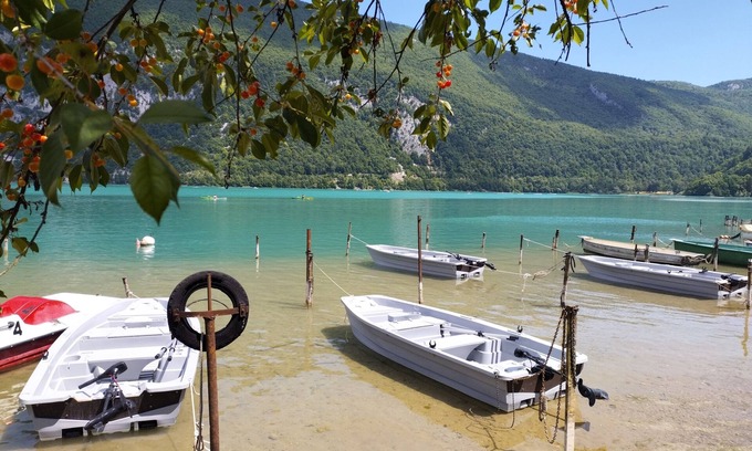 Novalaise Alquiler De RV | Tanganyika-Tent-Queen-Ensuite with Shower-Lake view