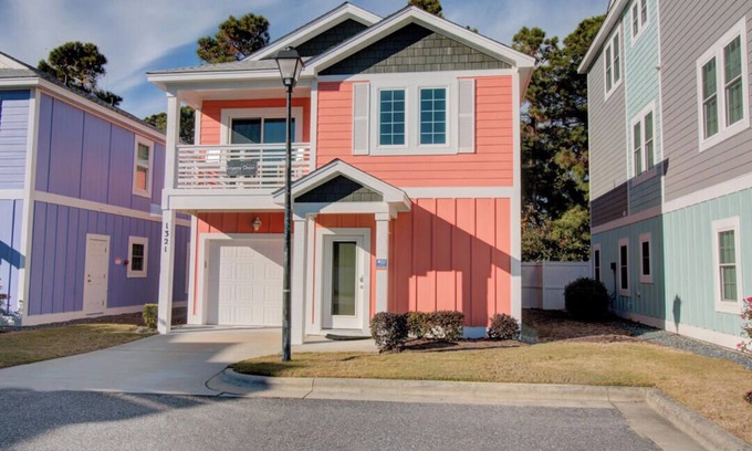 Bermuda Bay Casa | Tangerine Dream at Devonshire Place ,Beautiful expansive property close to the beach + great amenities