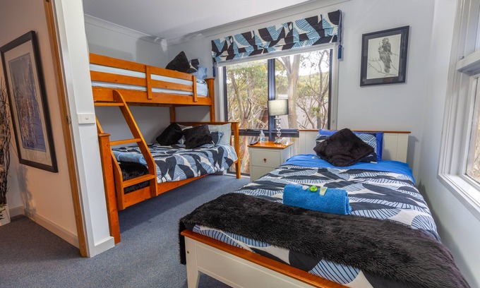 Baw Baw Village Cabina | Tanjil Creek Lodge - Bedroom 3 (Views over the Toboggan Park)