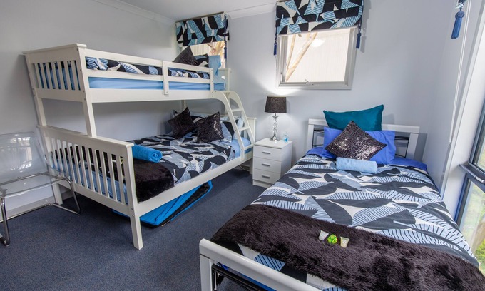 Baw Baw Village Cabina | Tanjil Creek Lodge - Bedroom 2 (Great Views)