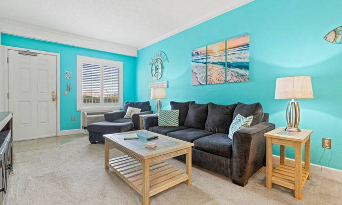 Hatteras Island Apartamento | Tank Tops & Flip Flops 112 at the Villas of Hatteras Landing 1 Bedroom Near-Beach Condos with Pool Access!