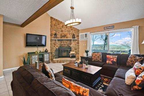 Village at Camelback Casa | Tannersville Tranquility
