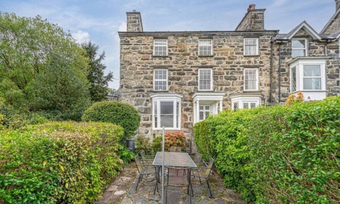 Dolgellau Casa | Tanrallt 3 Bed · Stunning Townhouse | 2 Minutes to Town & Mountains