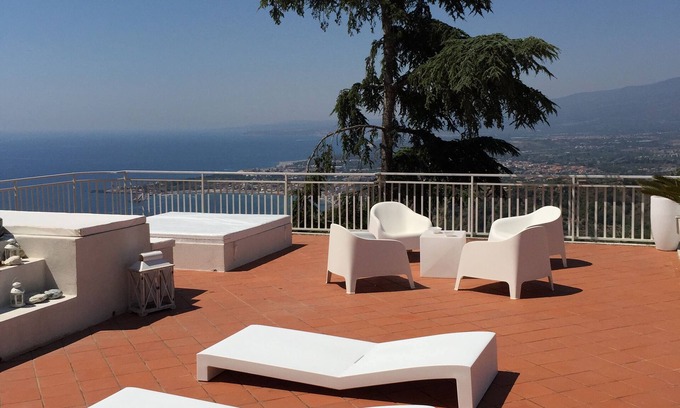 Taormina Apartamento | TAORMINA BLUE SKYLINE - MAR - ETNA - ESTRELLAS -