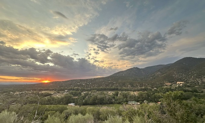 Arroyo Seco Condominio | Taos Ski Valley Rustic Condo