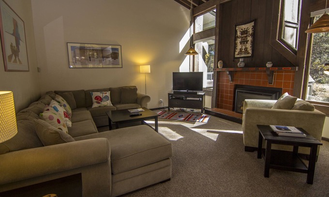 Taos Ski Valley Condominio | Taos Ski Valley / 3 hab / Duermen 8 / Directamente al lado de la escuela de esquí para niños