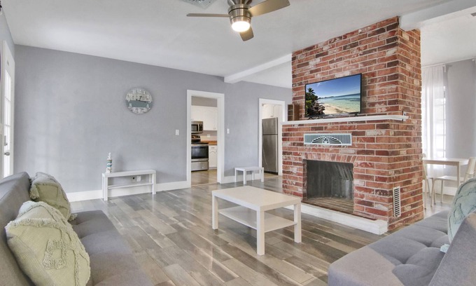 Tarpon River Casa | Tarpon River Getaway | Minutes to Beach