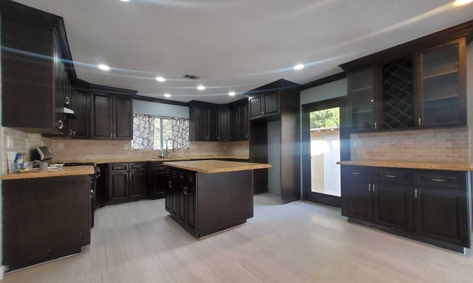 Tarzana Casa | Tarzana 5 Bedroom Charmer With Pool