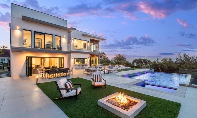 Tarzana Casa | Tarzana Mansion - Unparalleled Luxury and Elegance