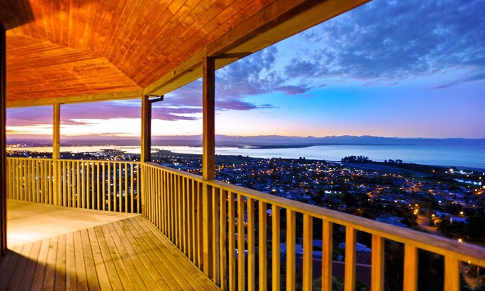 Tahunanui Casa | Impresionante Nelson Holiday Home con excepcionales vistas a la playa y al mar!