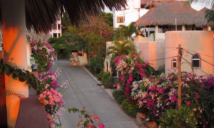 El Faro Casa | Casita de buen gusto en una calle tranquila cerca de playas con vistas!