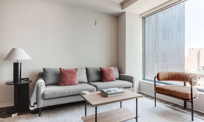 Theatre District Apartamento | Tasteful Chinatown/Theater Dist 2BR w/ Gym, nr Dining, by Blueground