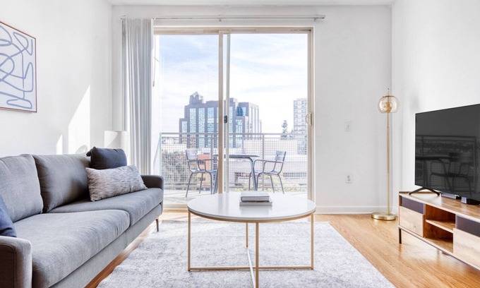 Little Tokyo Apartamento | Tasteful Downtown 1BR w/ Pool, W/D & Gym, near Museums, by Blueground